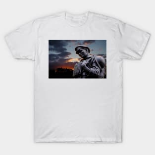 Soldier statue War memorial and sunset T-Shirt